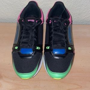 Gently used Puma sneakers. Size 9